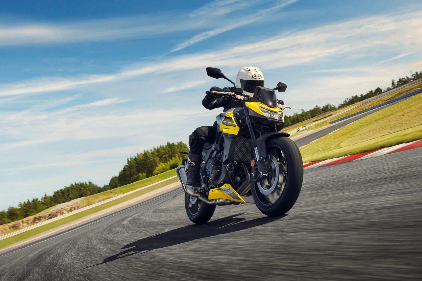 Honda CB750 Hornet 2026 en action