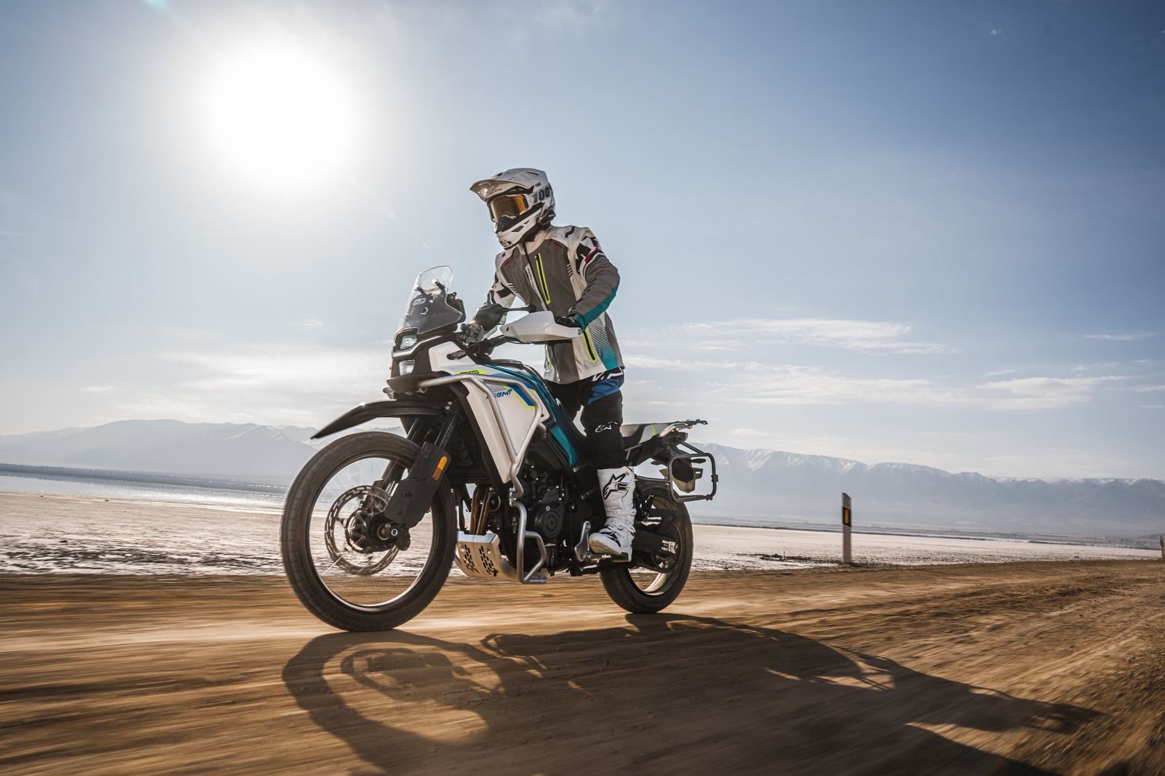 CFMoto 450MT 2026 en action