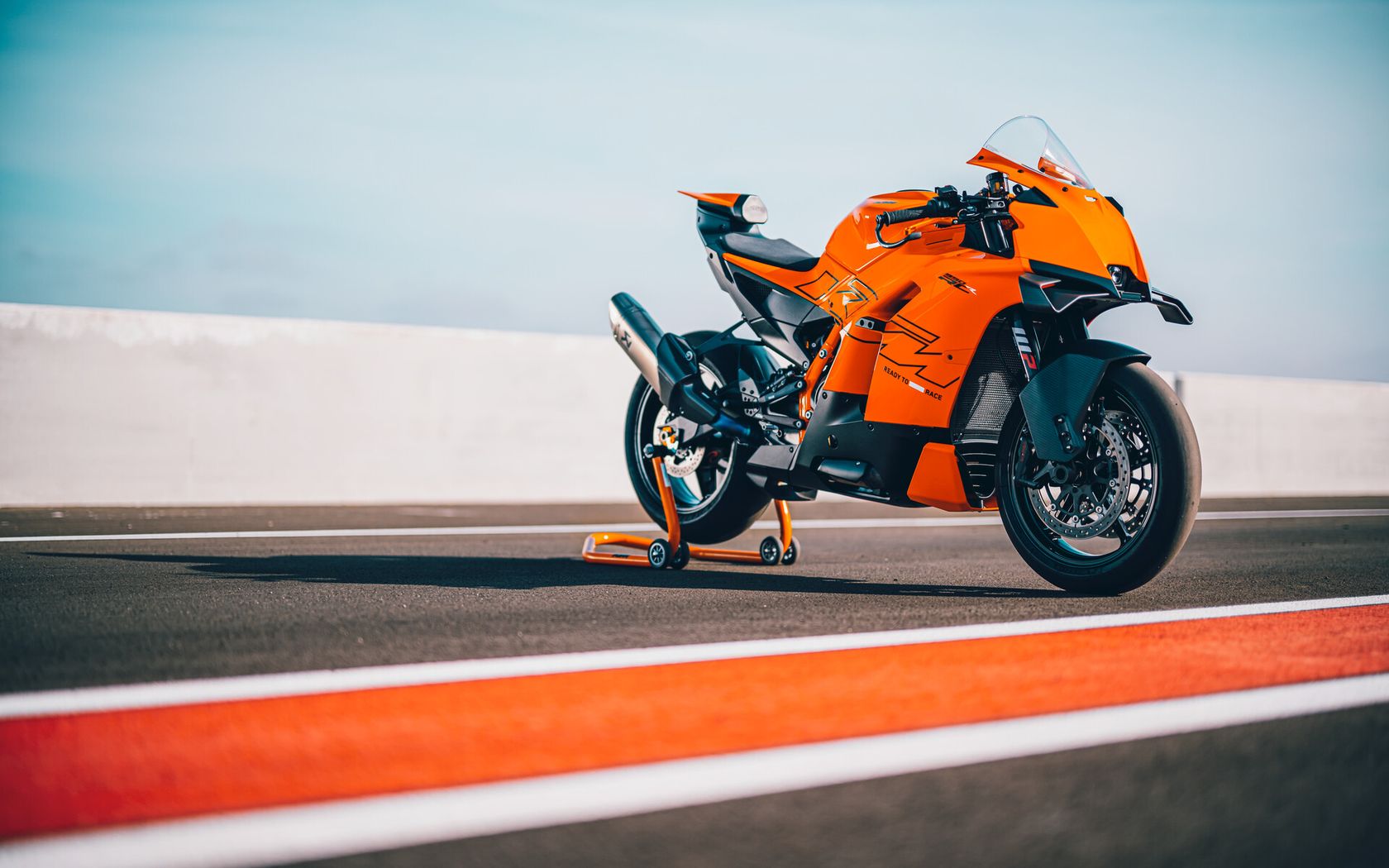 KTM 990 RC R 2026 en statique