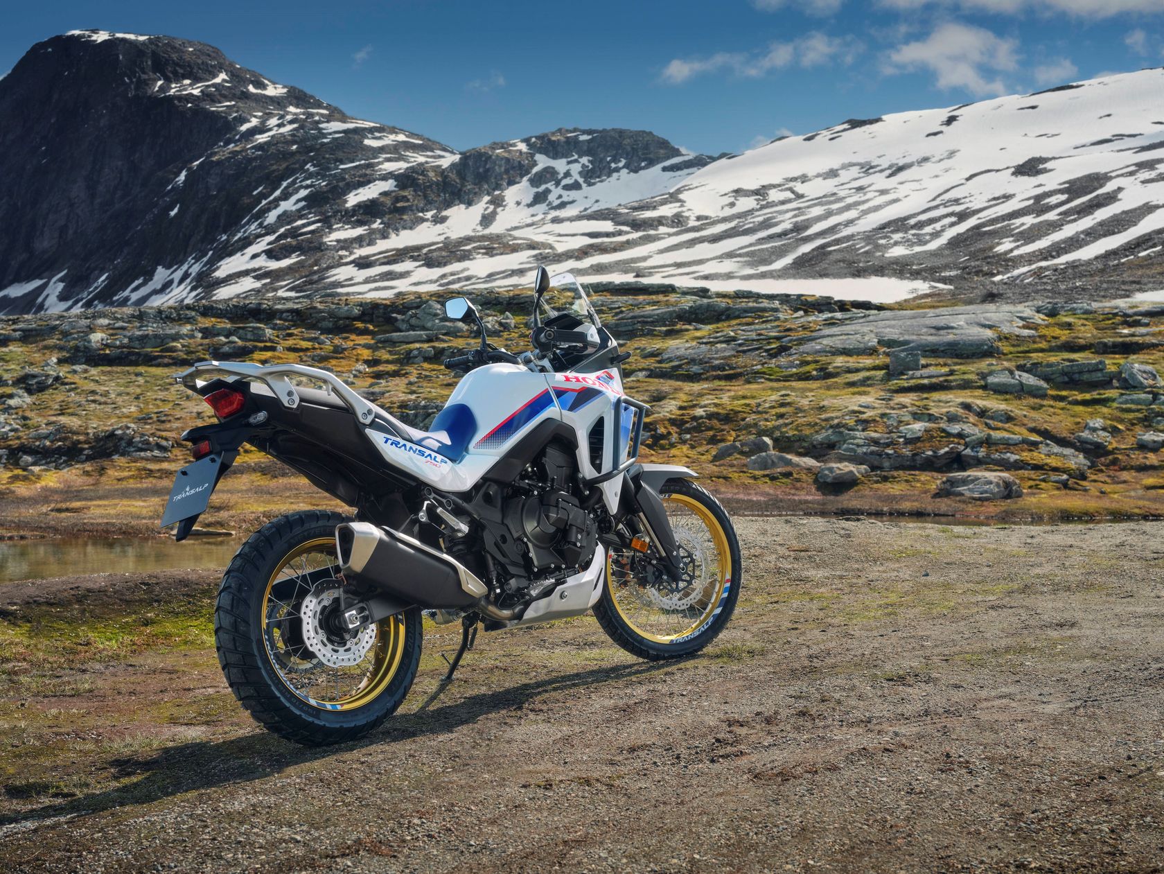 Honda 750 Transalp 2026 vue arrière droit
