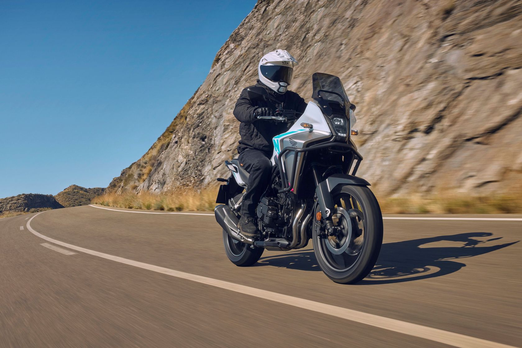 Honda NX500 2026 vue avant droit