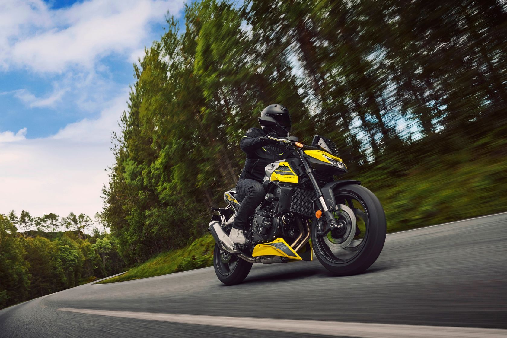 Honda CB750 Hornet 2026 en action