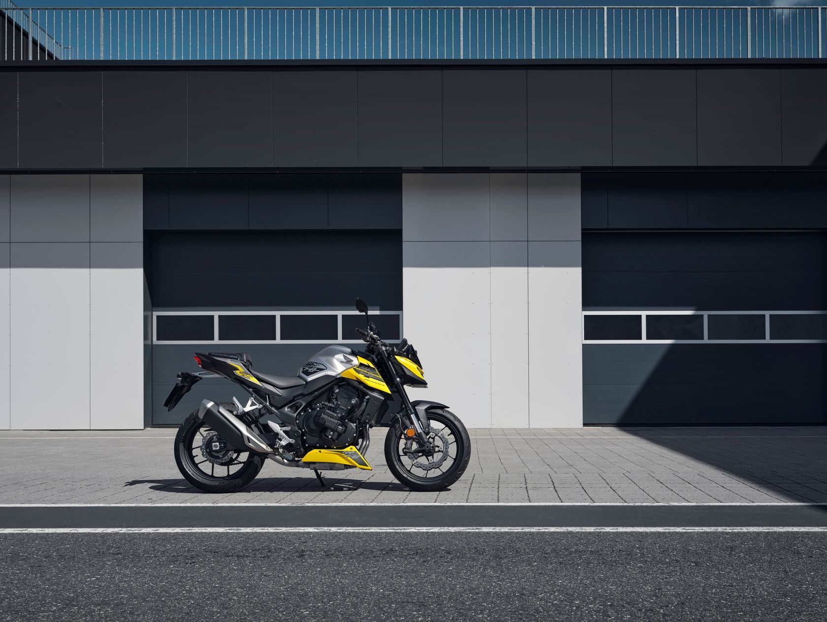 Honda CB750 Hornet 2026 vue de profil