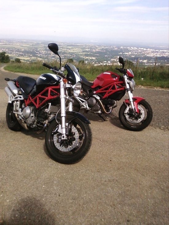 Comparatif Ducati Monster S2R et Monster 696