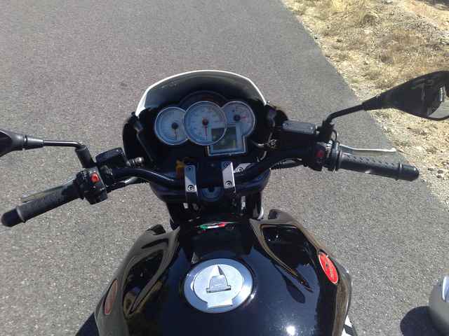 Moto Guzzi 1200 Sport vue pilote