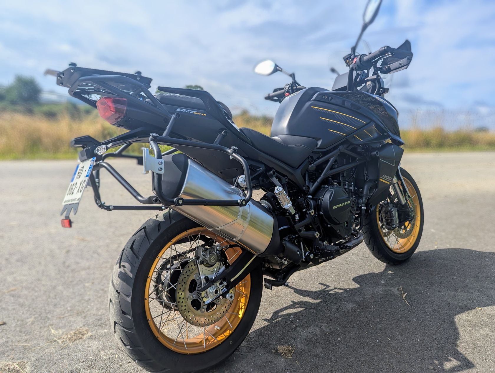 QJMotor SRT 900 SX 2025 vue arrière droit