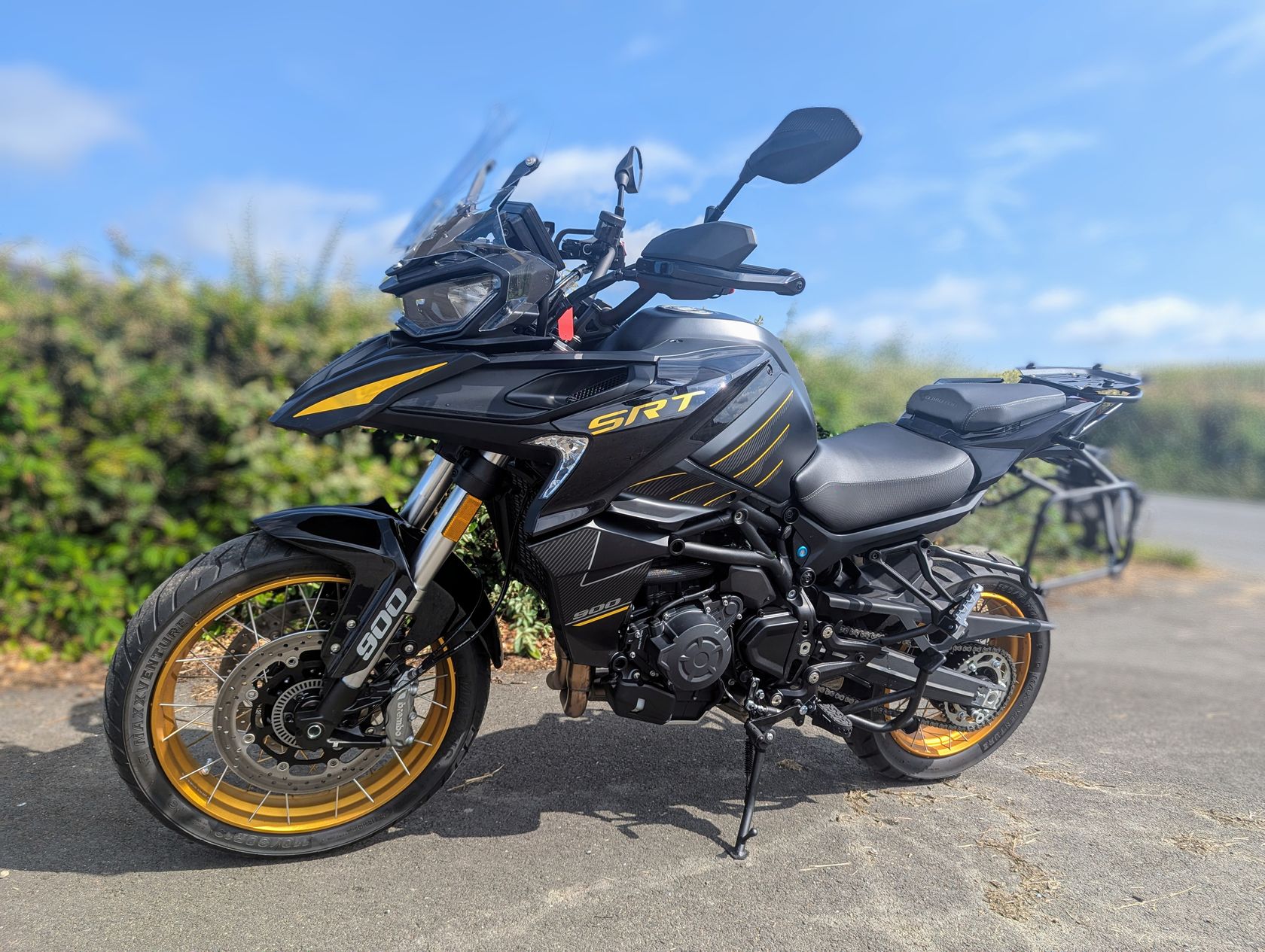 QJMotor SRT 900 SX 2025 vue avant gauche