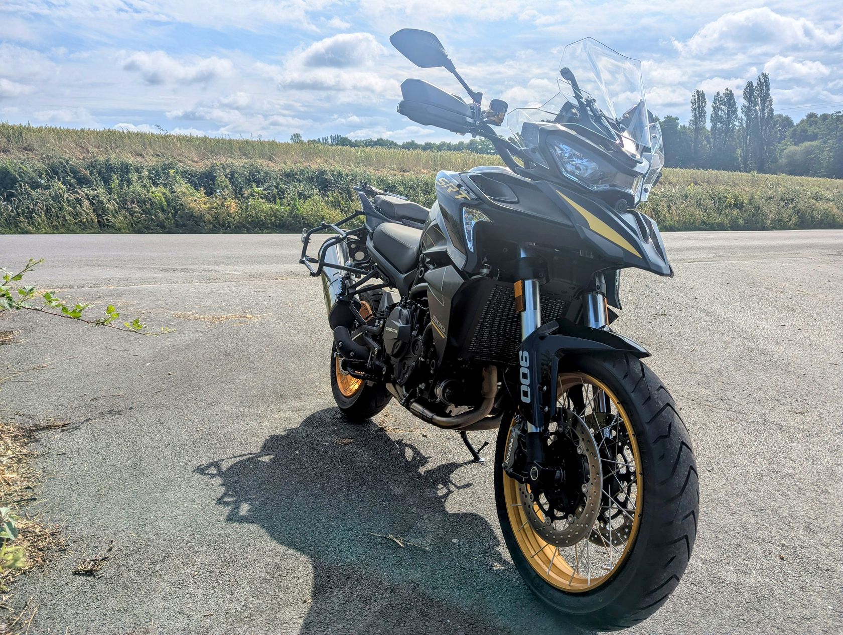 QJMotor SRT 900 SX 2025 vue avant droit