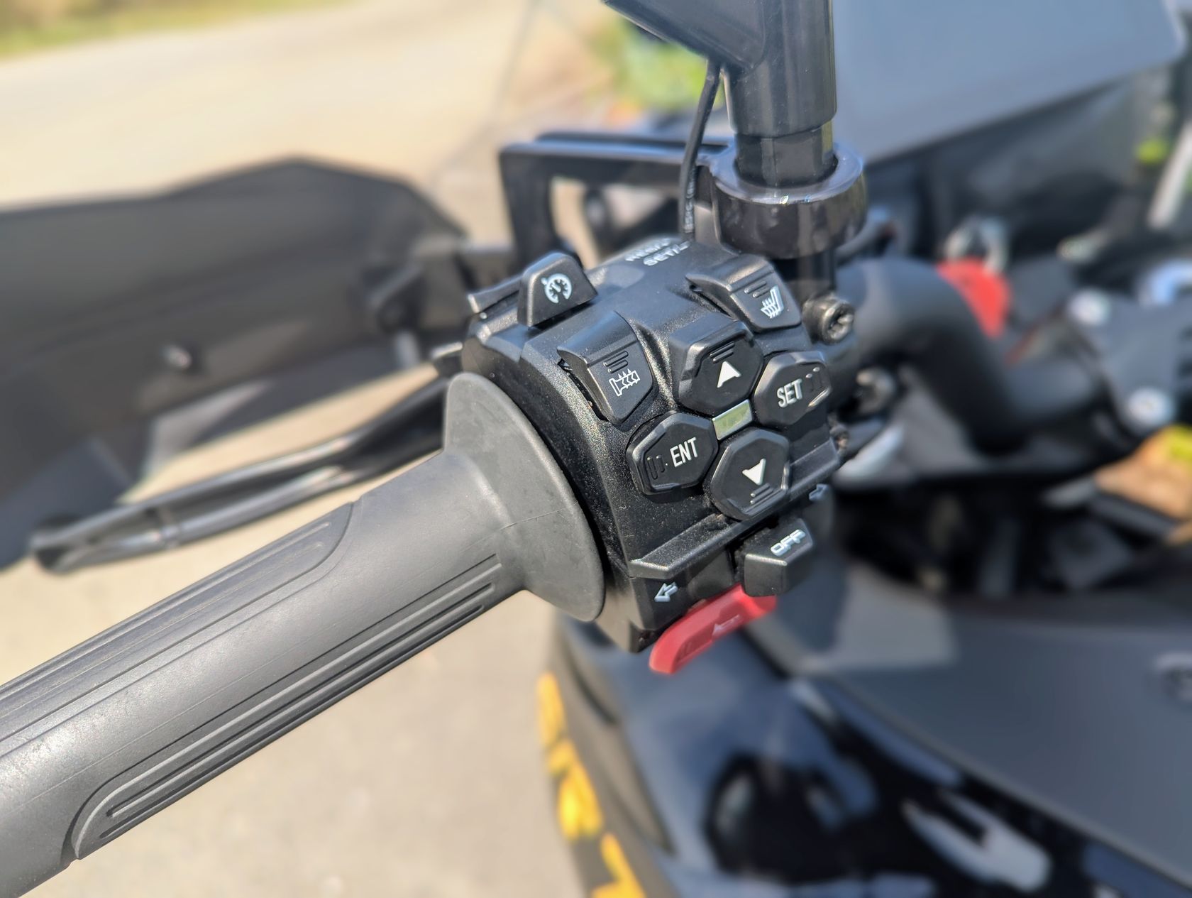 Commodo QJMotor SRT 900 SX 2025
