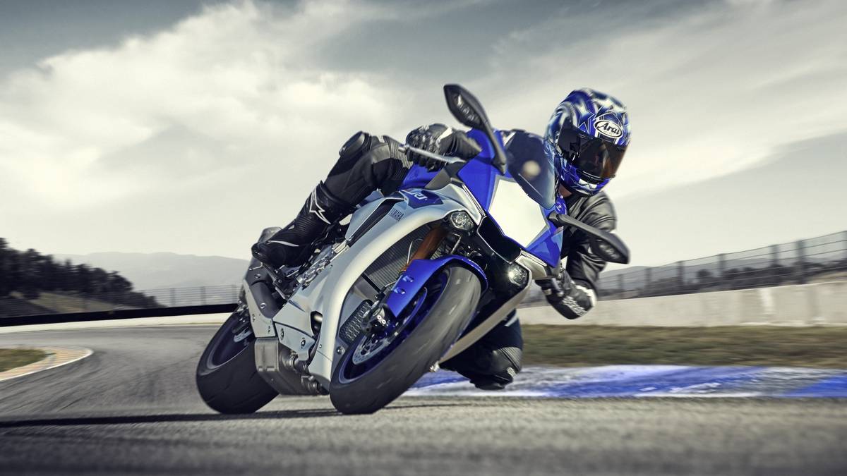 Yamaha R1 2015 en action