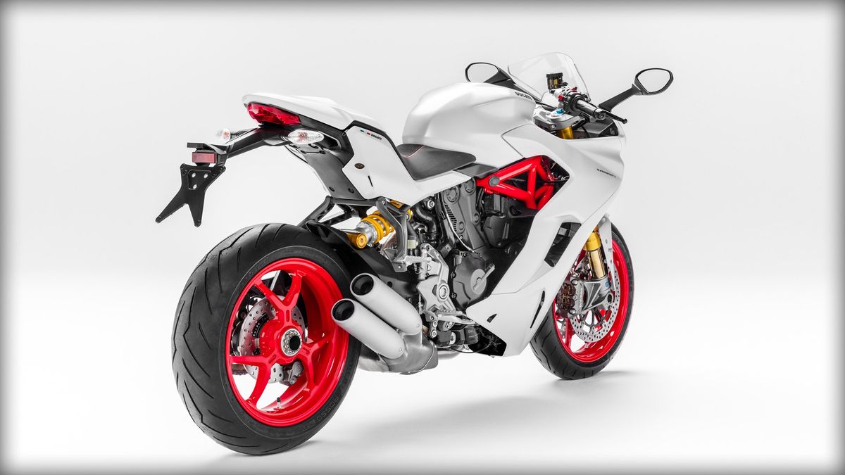 Ducati SuperSport S 2017 vue de profil arrière
