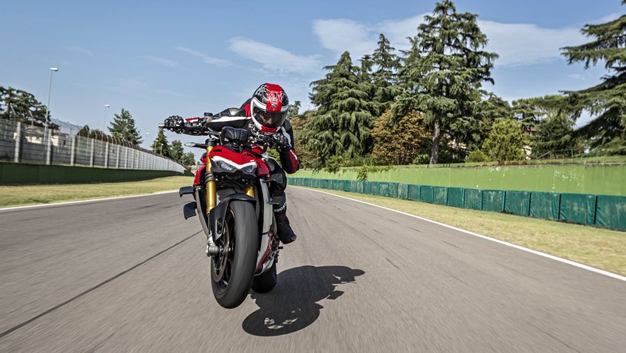 Ducati Streetfighter V4S - wheeling