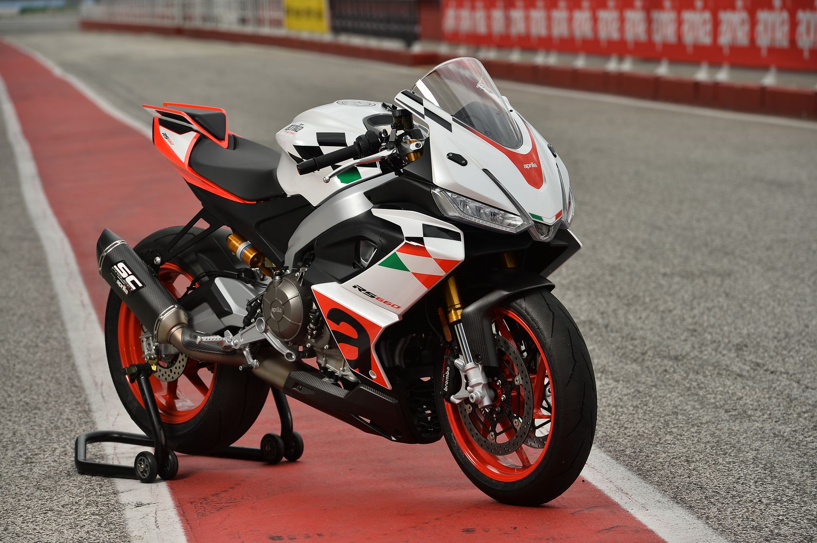 Aprilia RS 660 Extrema 2024 sur piste