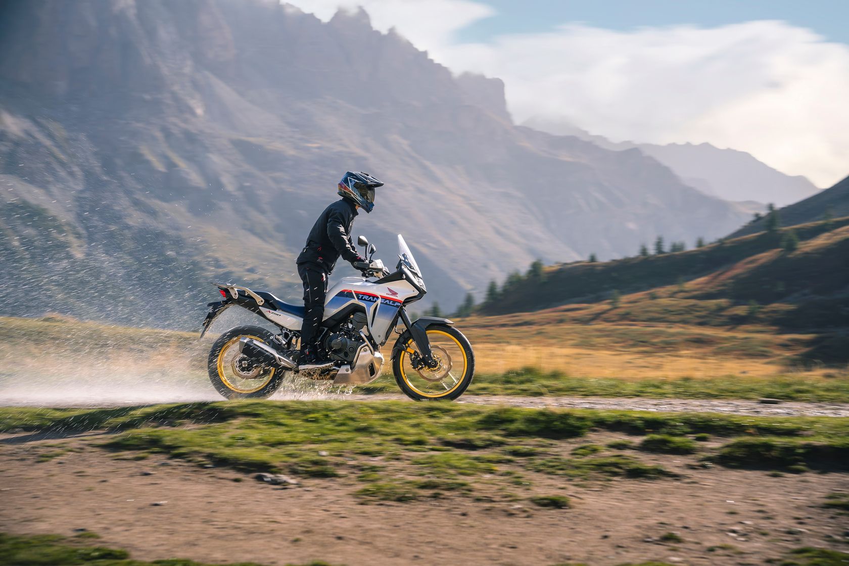 Honda 750 Transalp 2024 en action