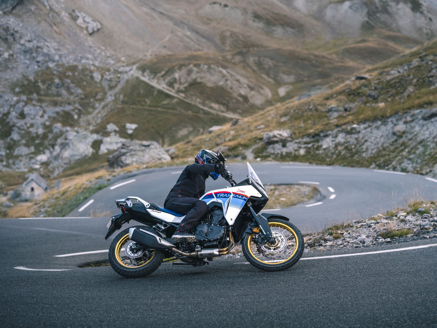 Honda 750 Transalp 2024 sur route