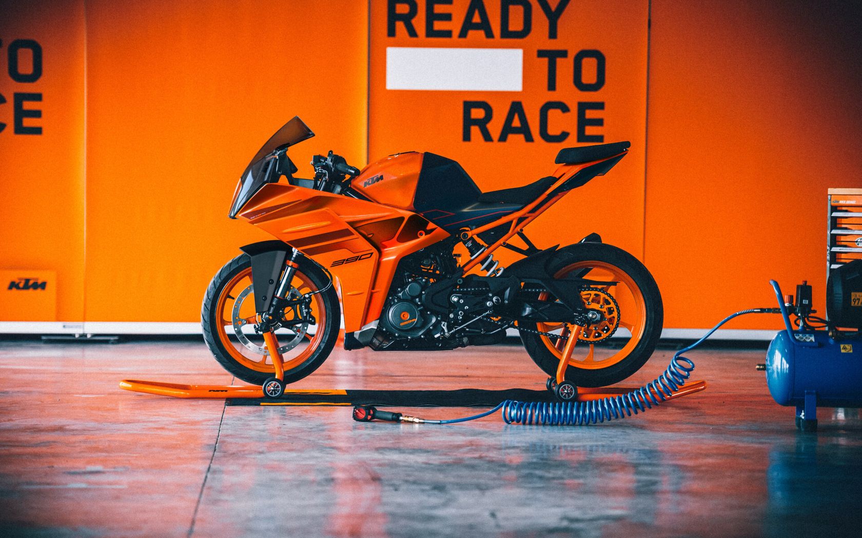 KTM RC 390 en statique