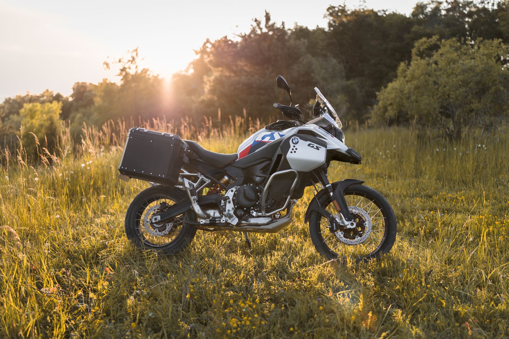 BMW F 900 GS Adventure 2024 vue de droite