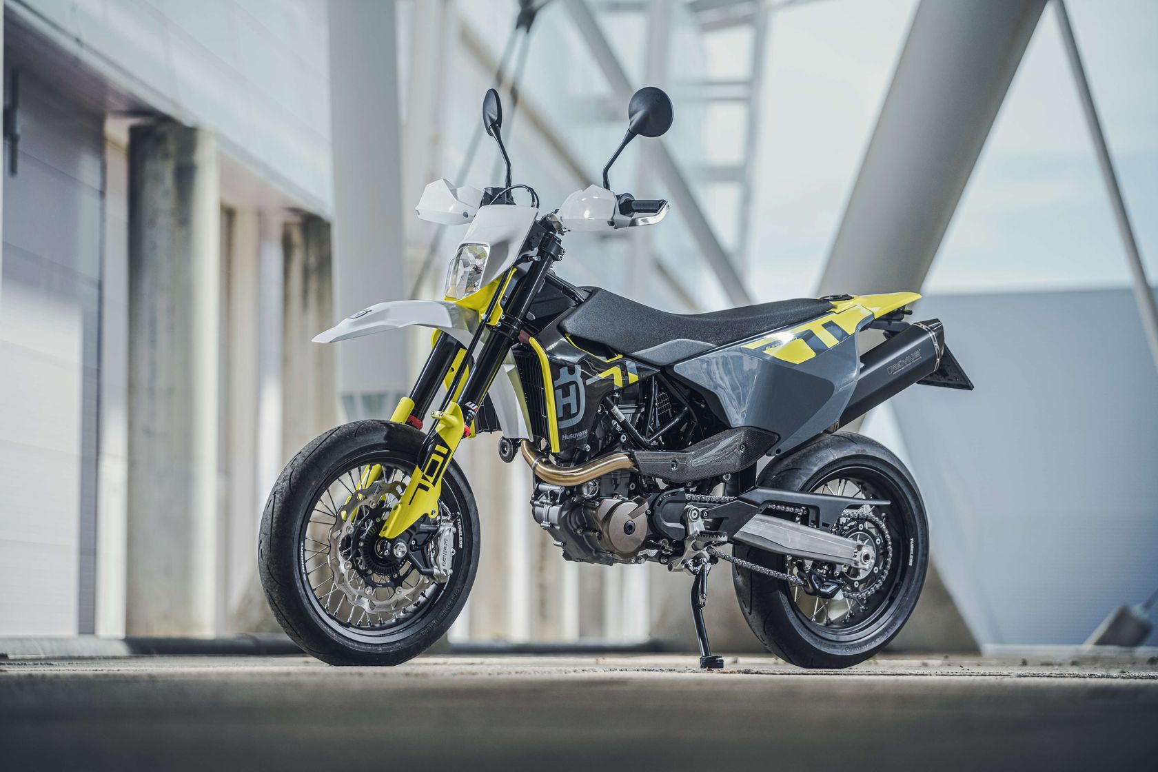 Husqvarna 701 Supermoto 2024 vue de gauche