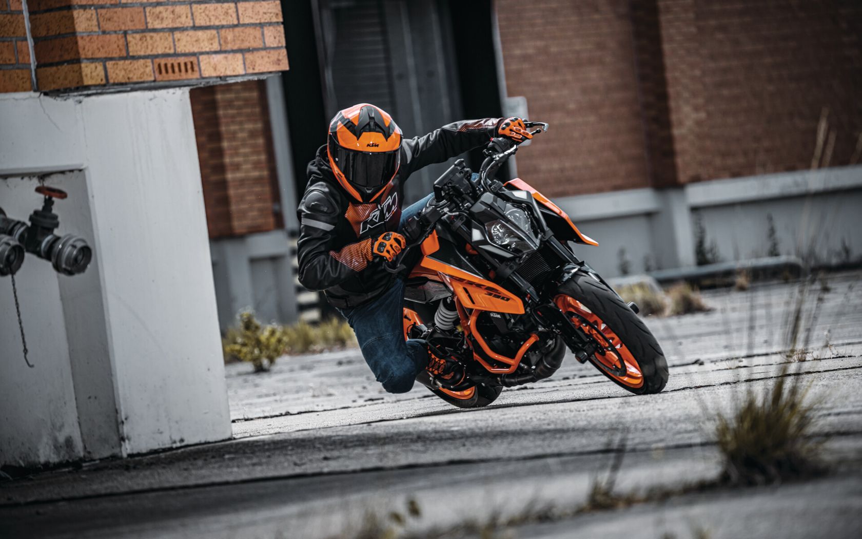 KTM 390 Duke sur l'angle