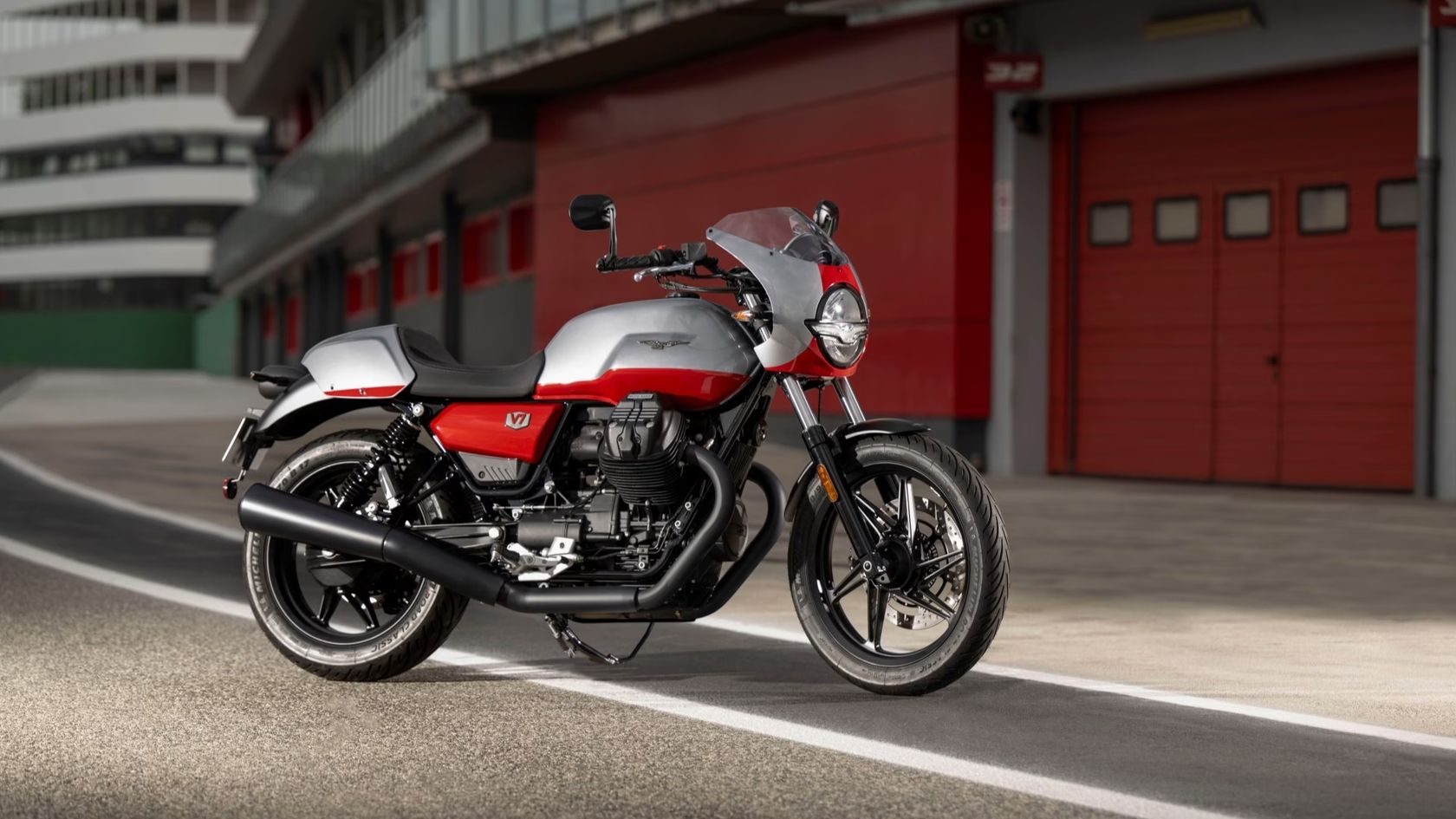 Moto Guzzi V7 Stone Corsa vue de droite