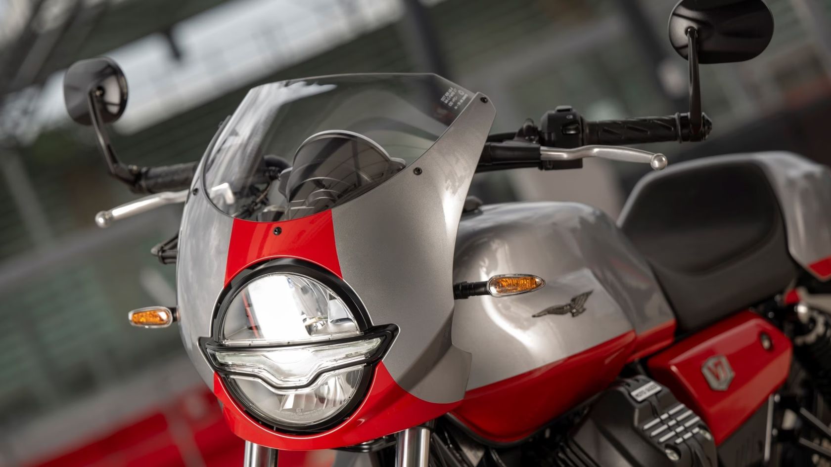 Face avant Moto Guzzi V7 Stone Corsa 2024