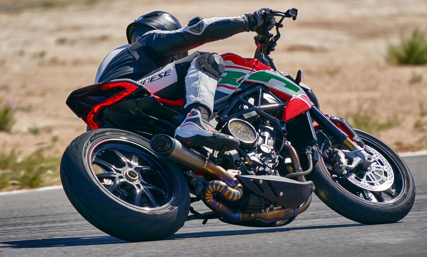 MV Agusta Dragster RC SCS 2024 sur l'angle