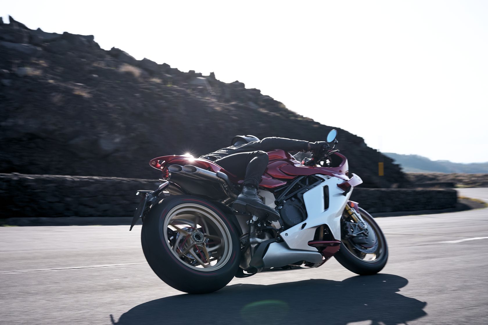 MV Agusta Superveloce 1000 Serie Oro sur l'angle