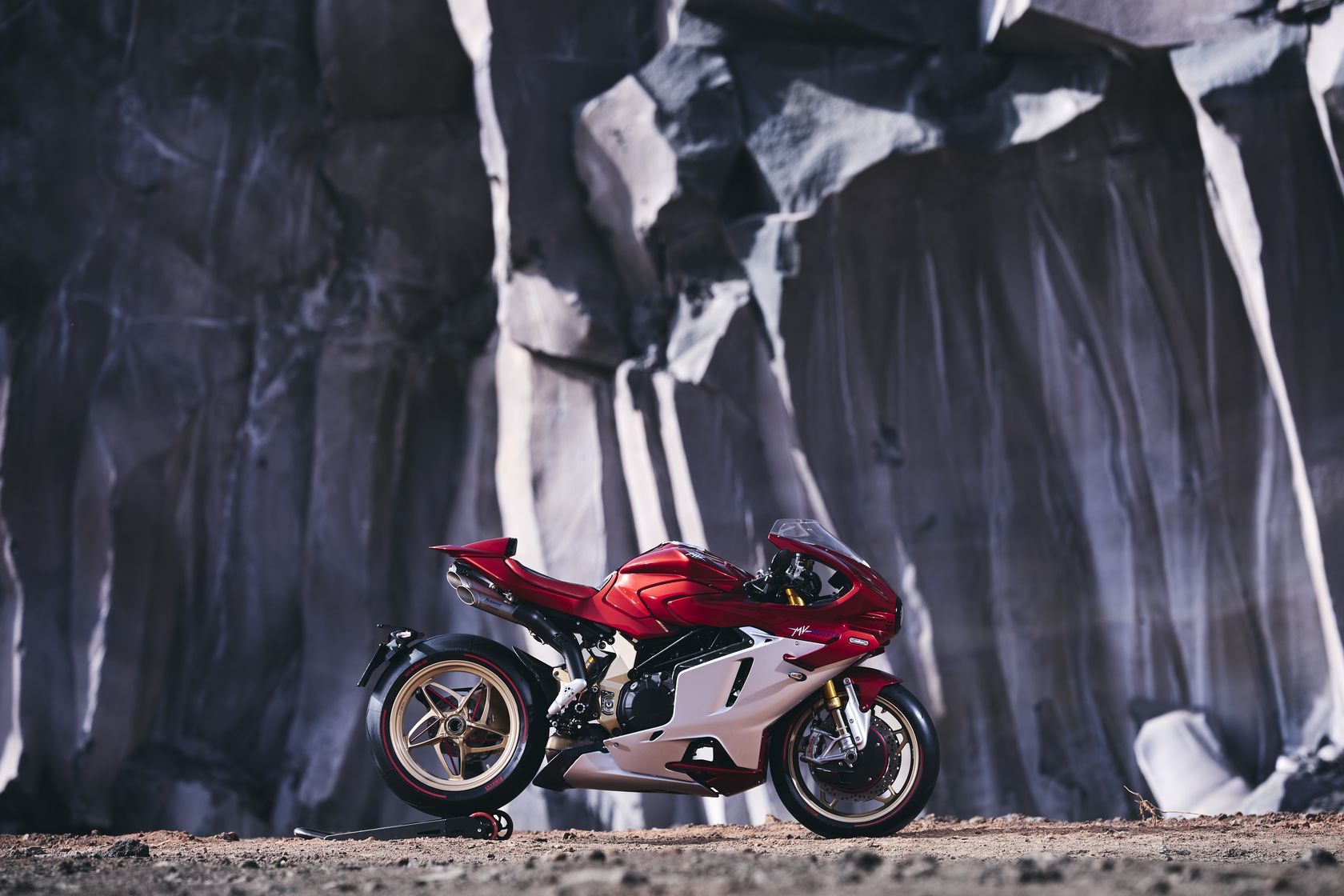 MV Agusta Superveloce 1000 Serie Oro vue de profil