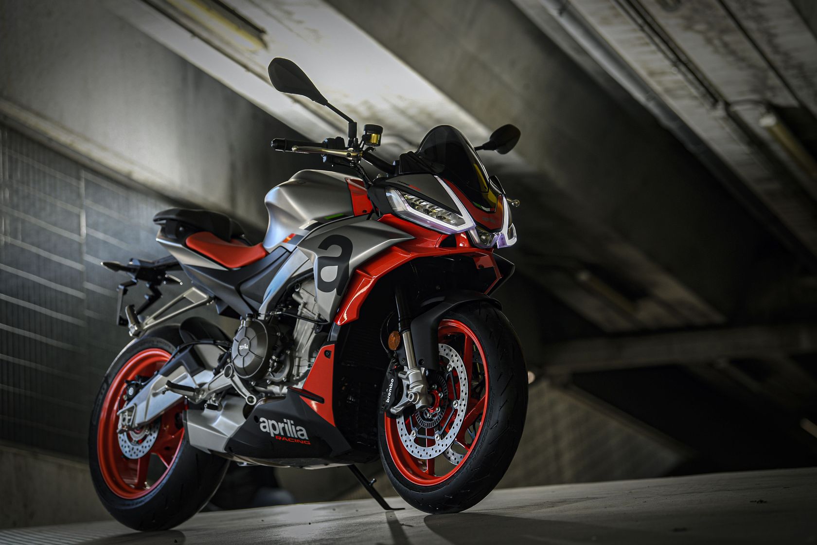 Aprilia Tuono 660 en statique