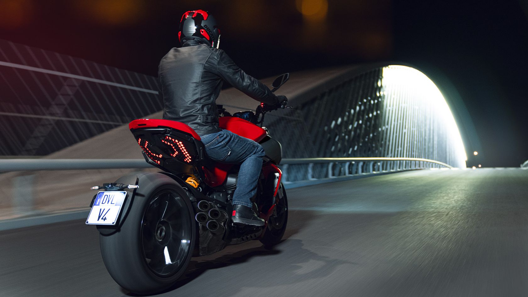 Ducati Diavel V4 2024 vue de derrière