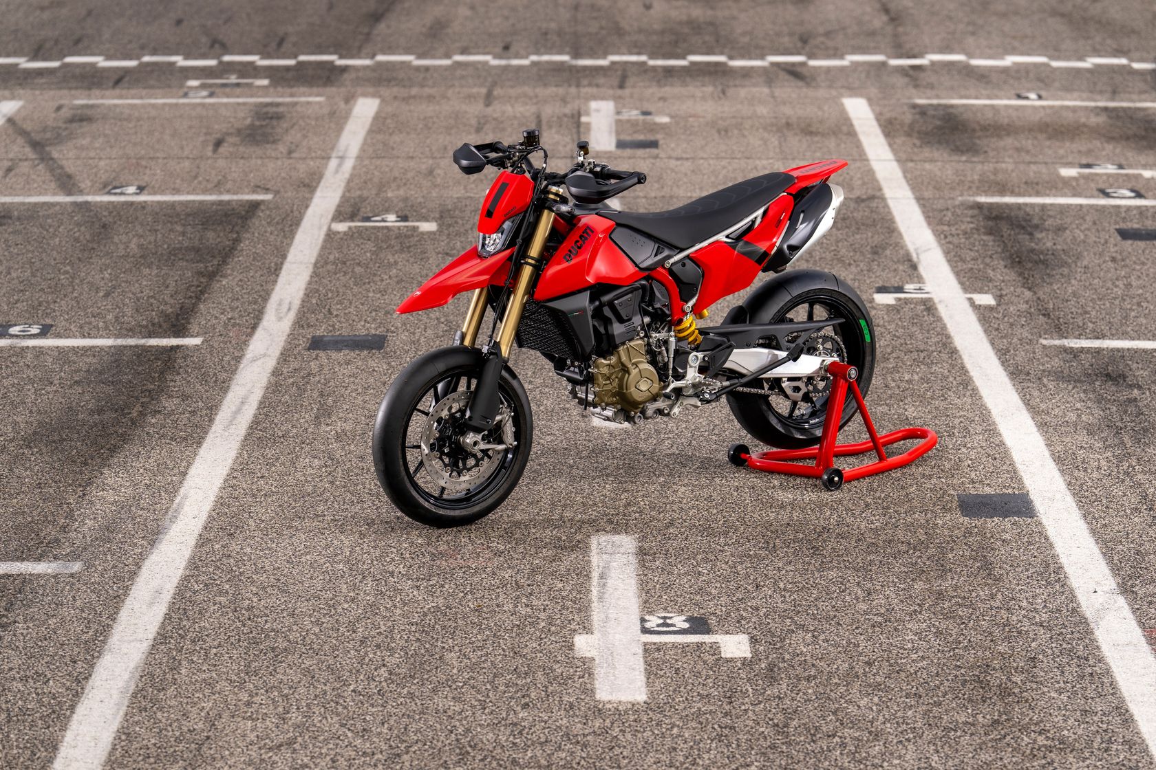 Ducati Hypermotard 698 Mono 2024 en statique