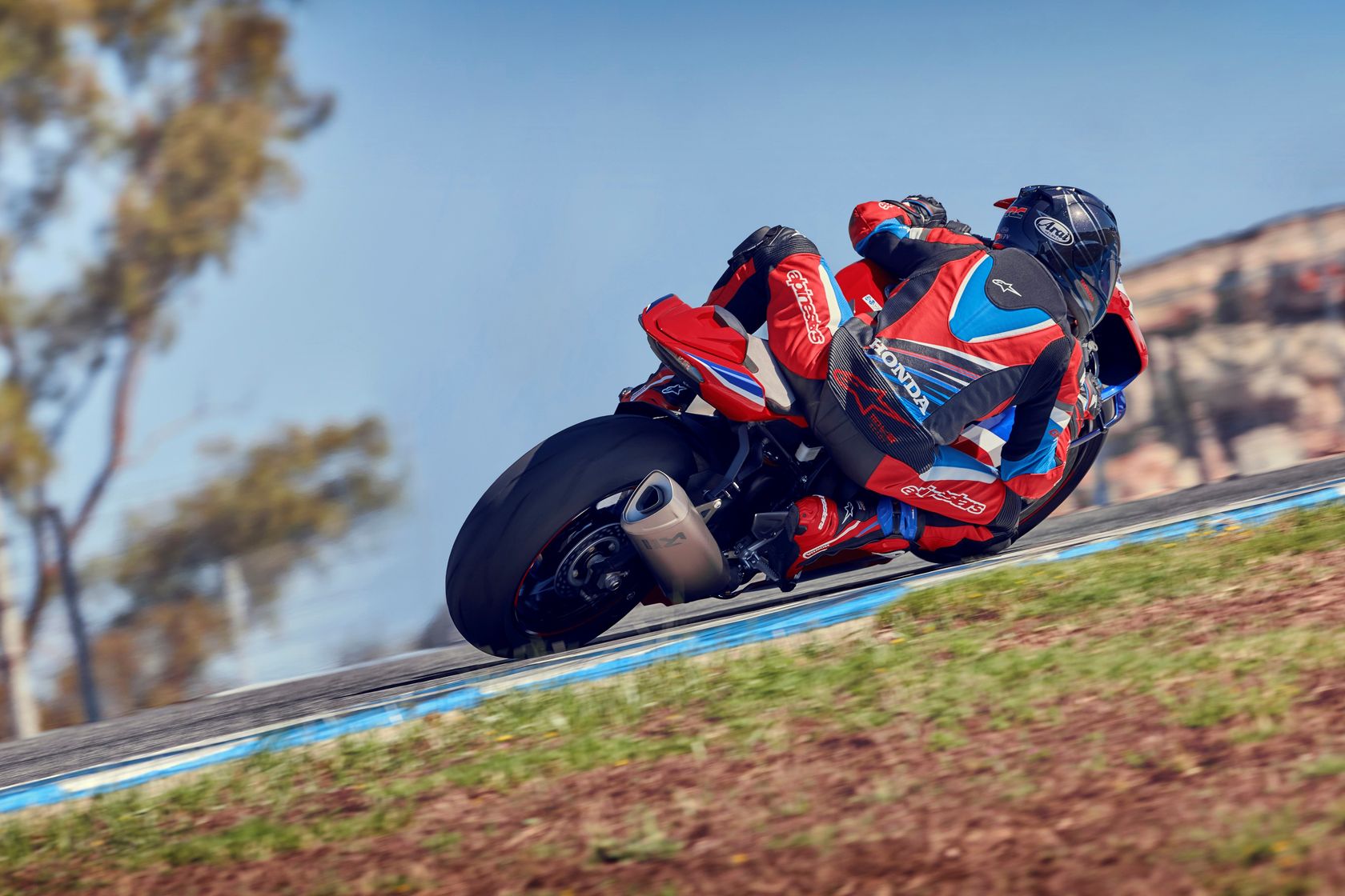 Honda CBR1000RR-R Fireblade SP 2024 sur l'angle