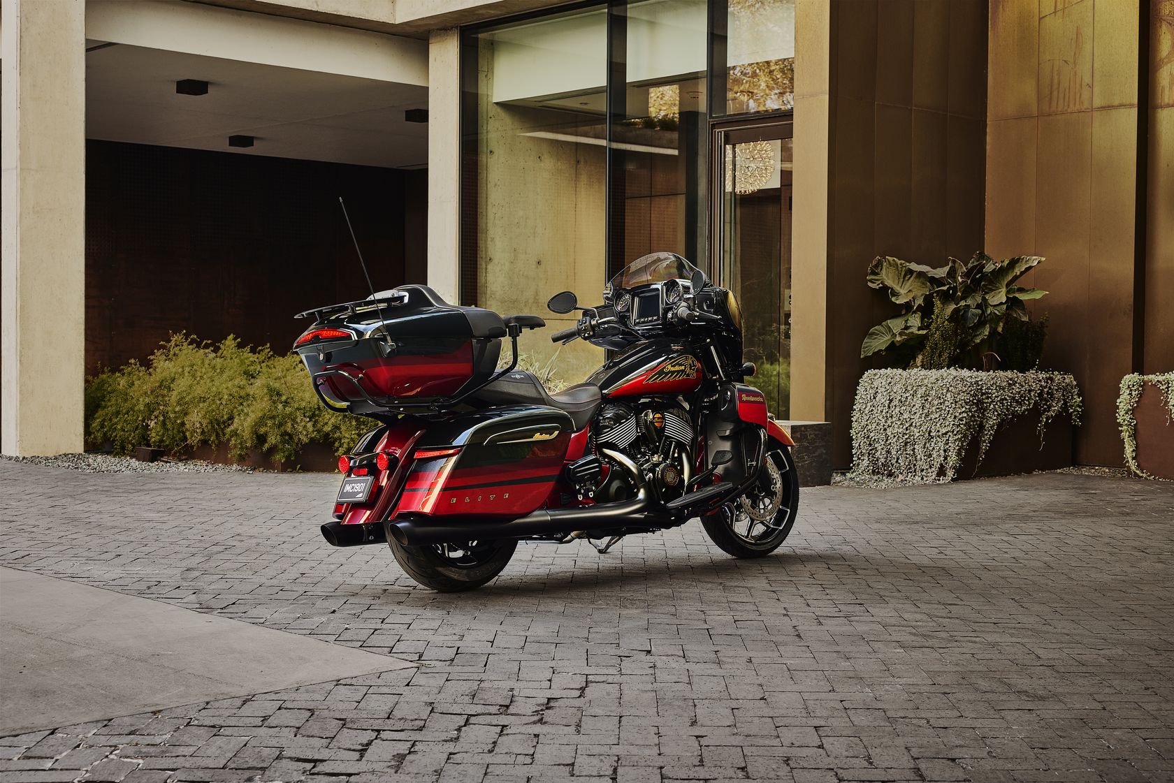 Indian Roadmaster Elite 2024 vue profil arrière