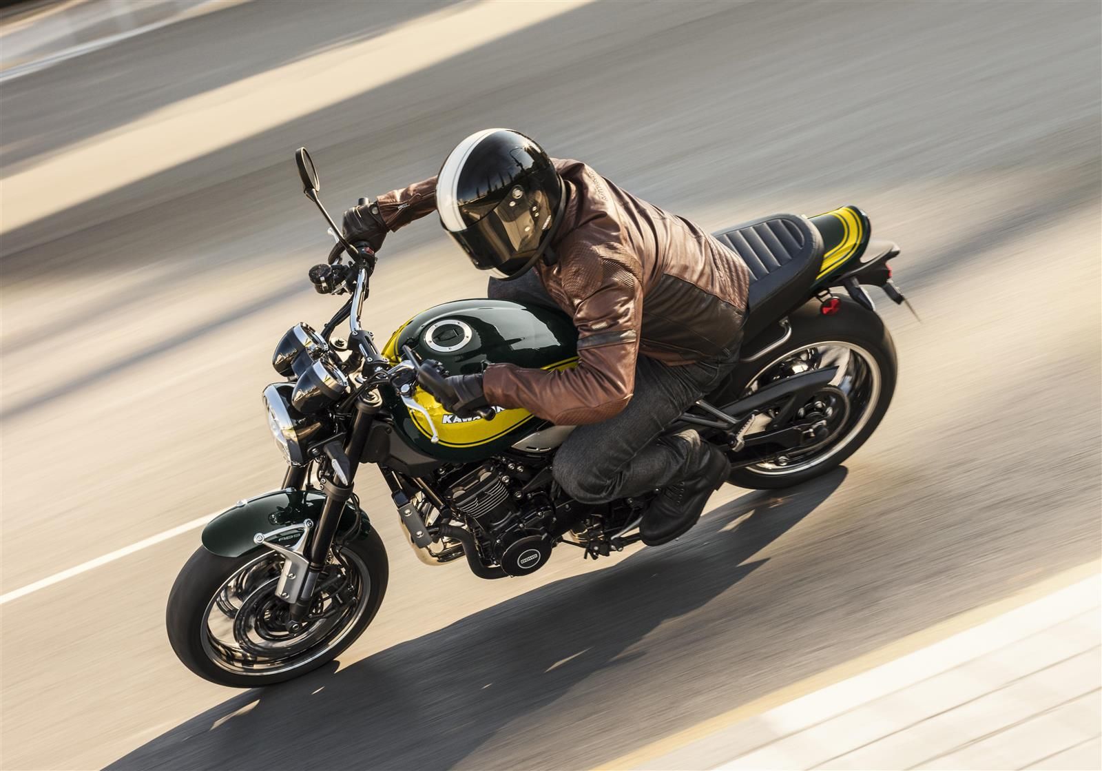 Kawasaki Z900RS 2024 en action