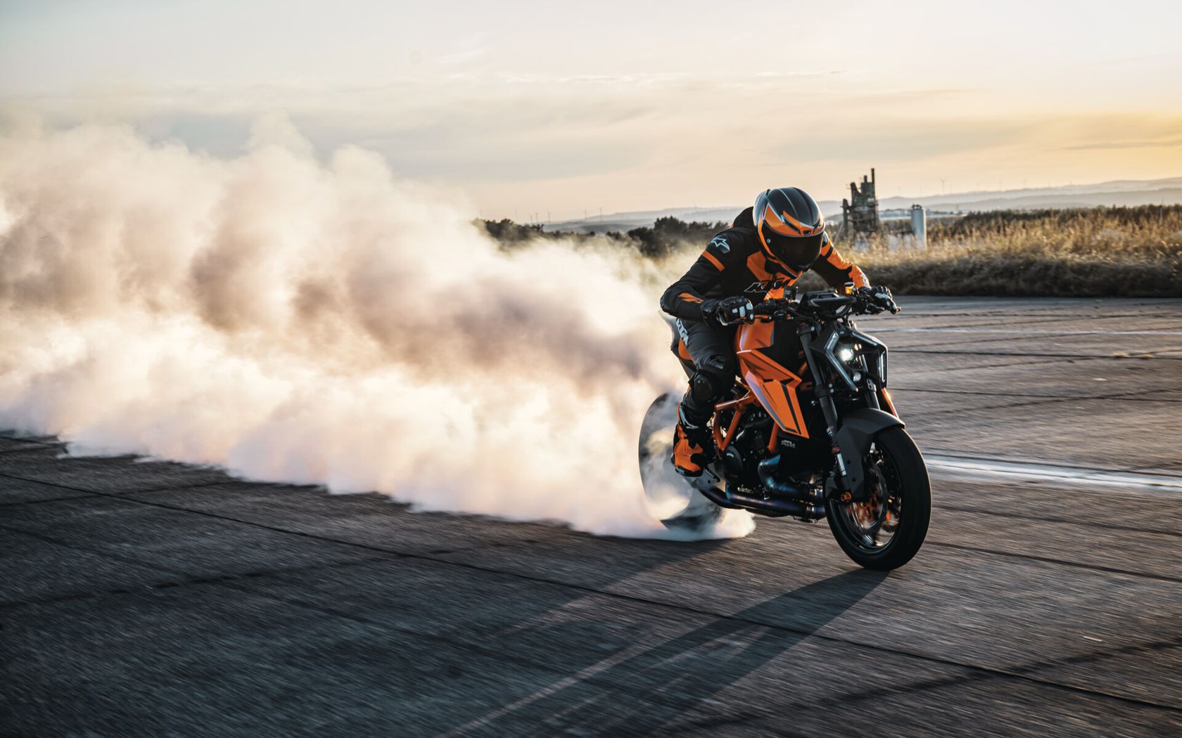 KTM 1390 Super Duke R 2024 en burn