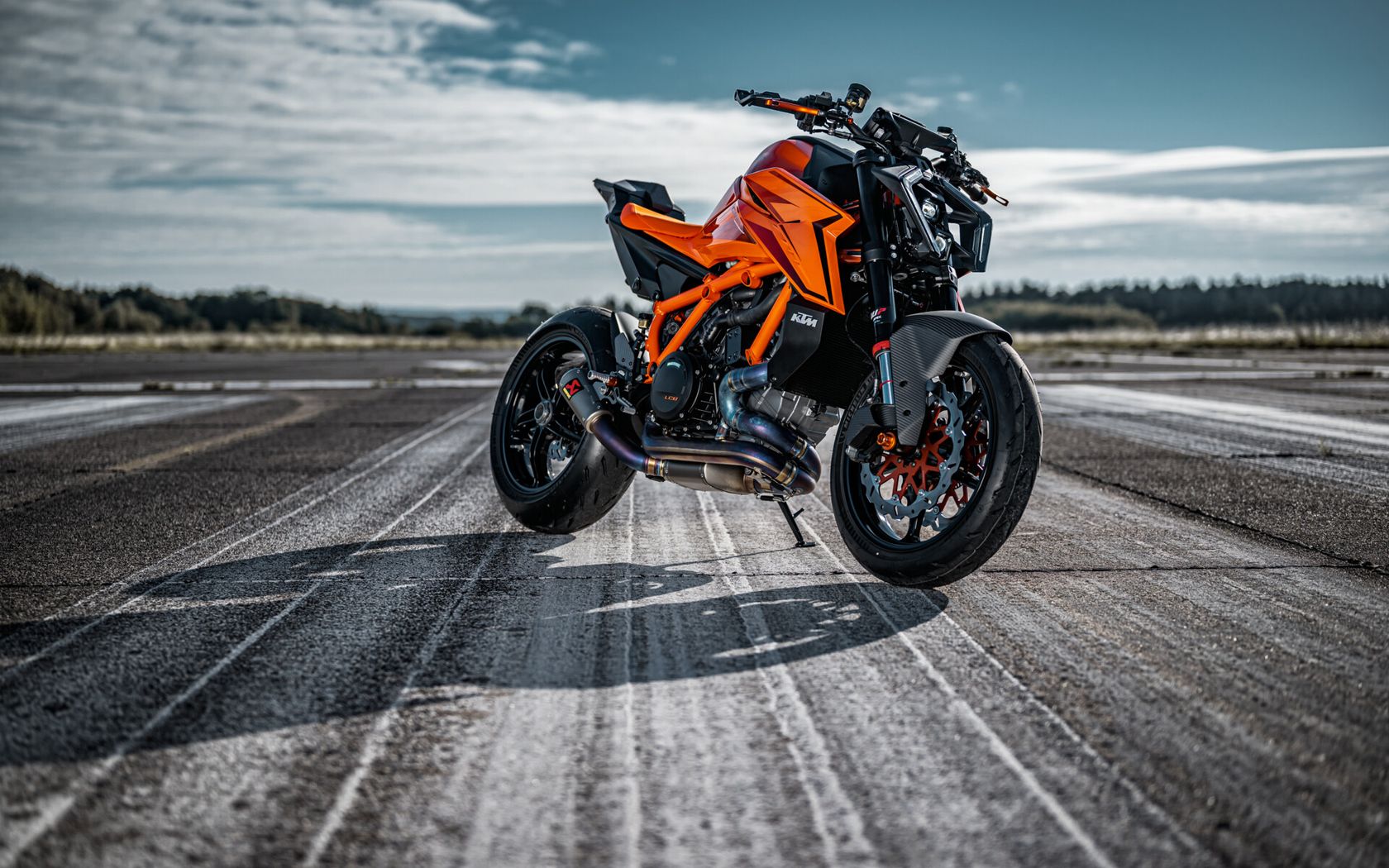 KTM 1390 Super Duke R 2024 vue de profil avant