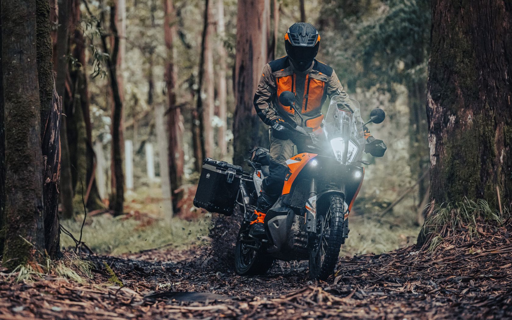 KTM 890 Adventure 2024 en glisse