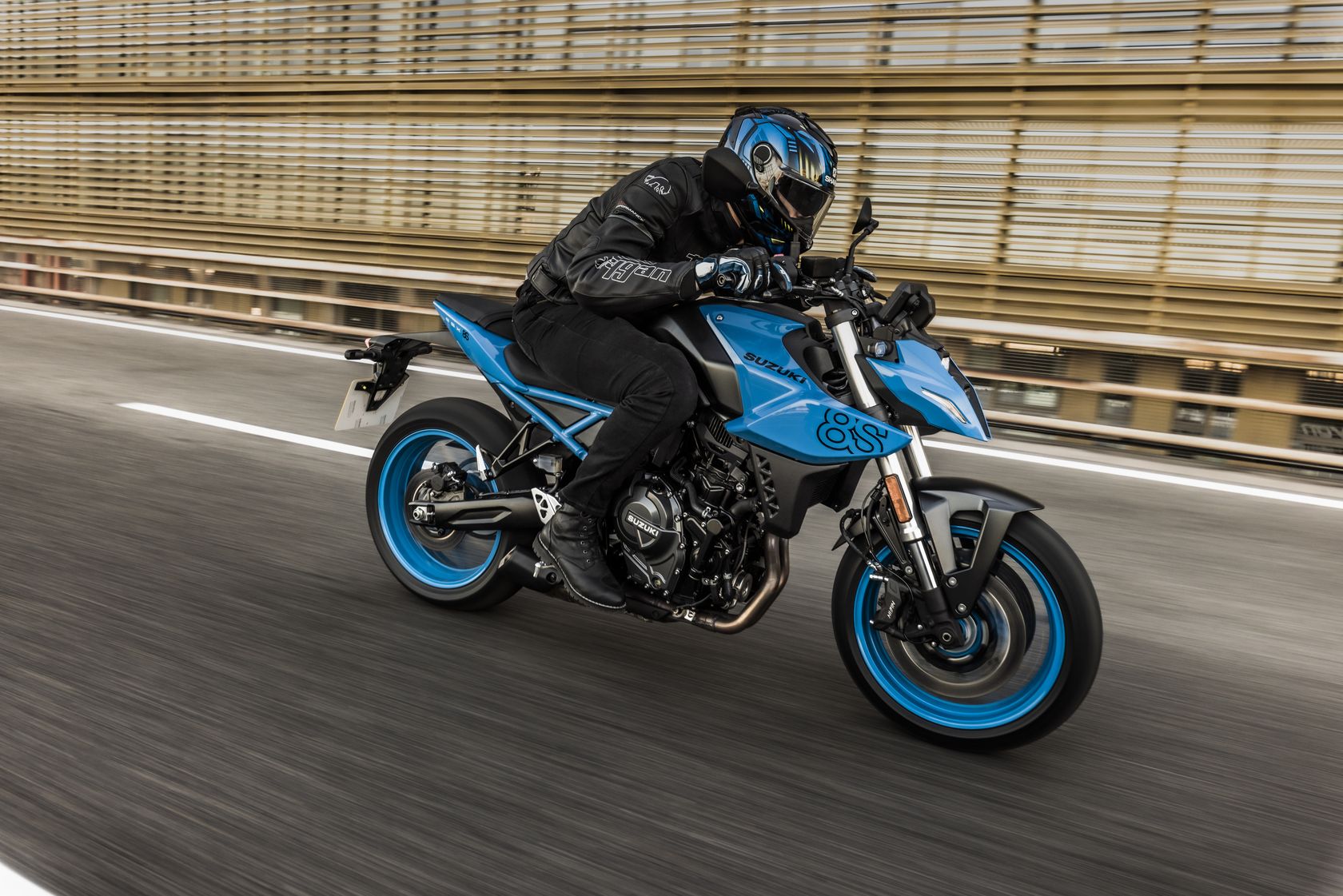 Suzuki GSX-8S 2024 en action