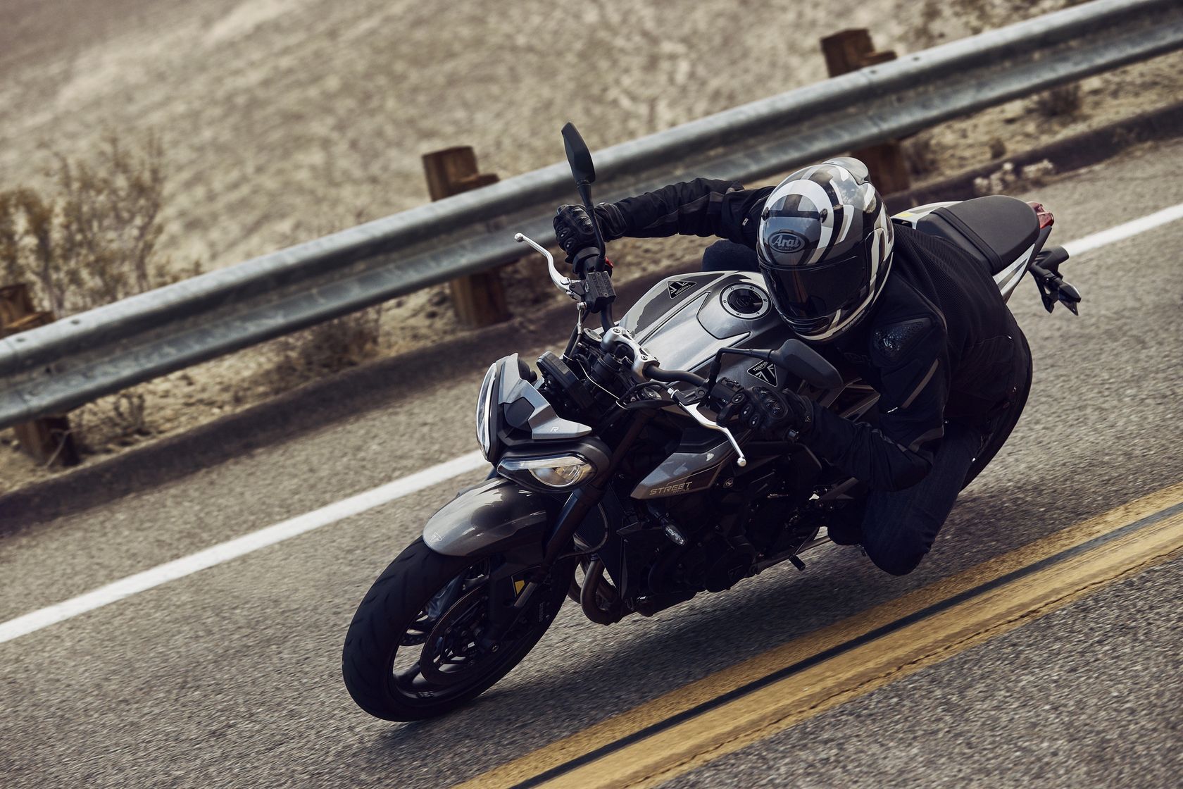 Triumph Street Triple 675 R 2024 en action