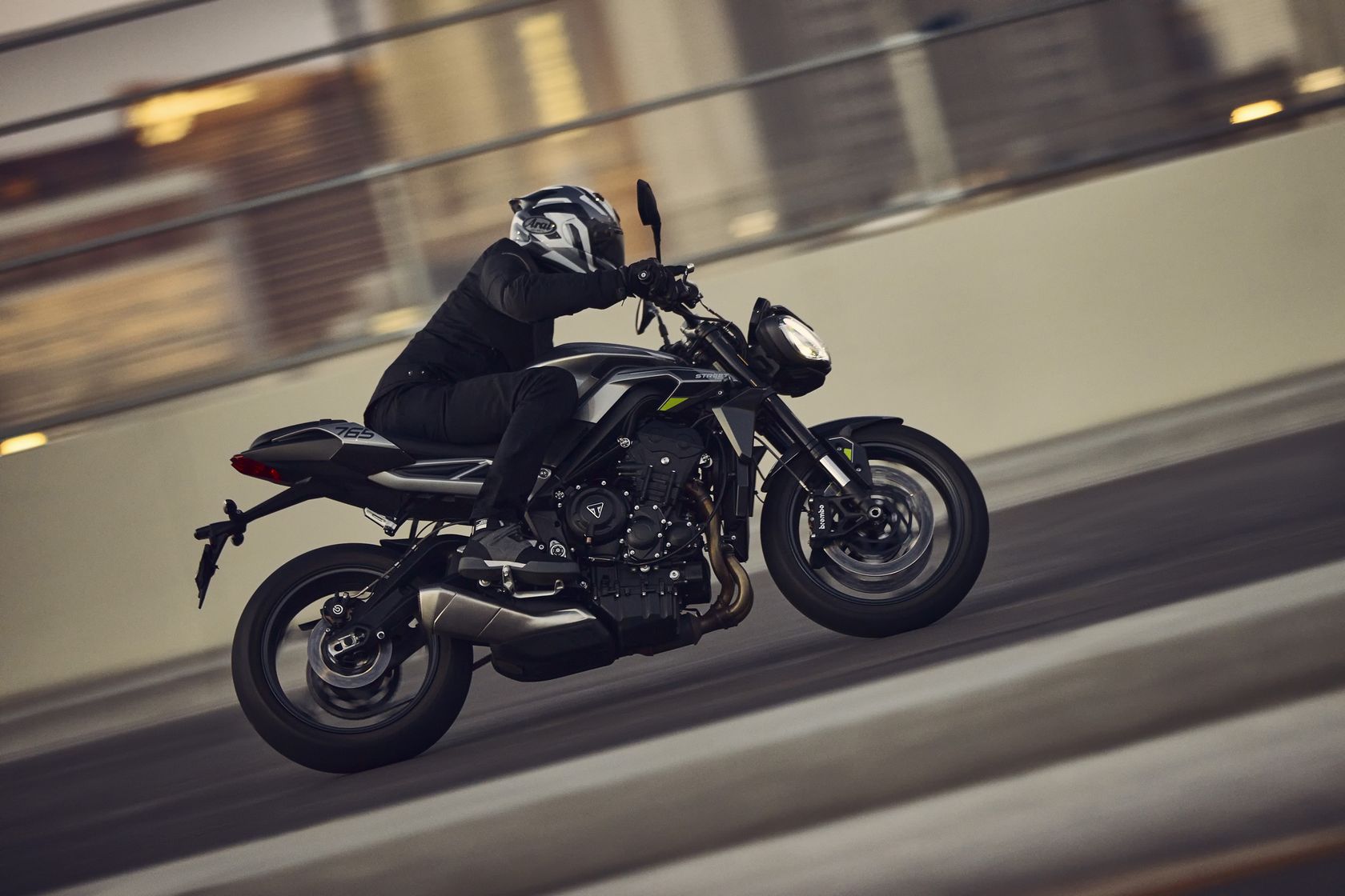 Triumph Street Triple 675 R 2024 de profil