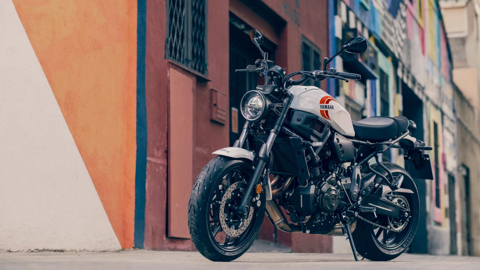 Yamaha XSR700 2024 en statique