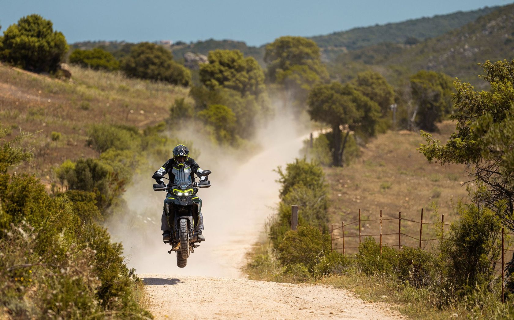 Saut avec une Benelli TRK 70X 2024