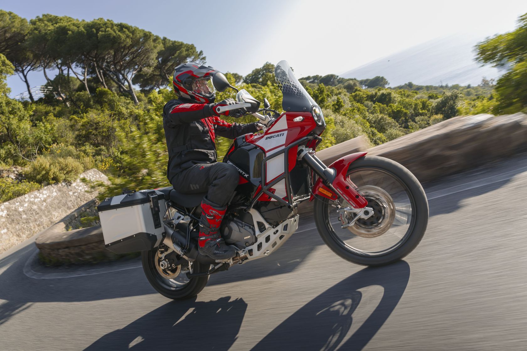 Ducati DesertX Discovery 2024 sur route