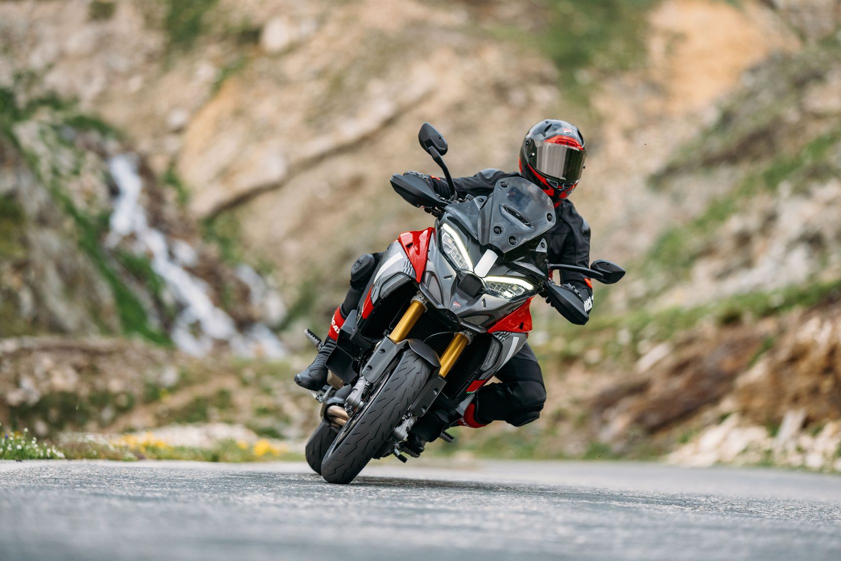 Ducati Multistrada V4 Pikes Peak 2025 vue avant