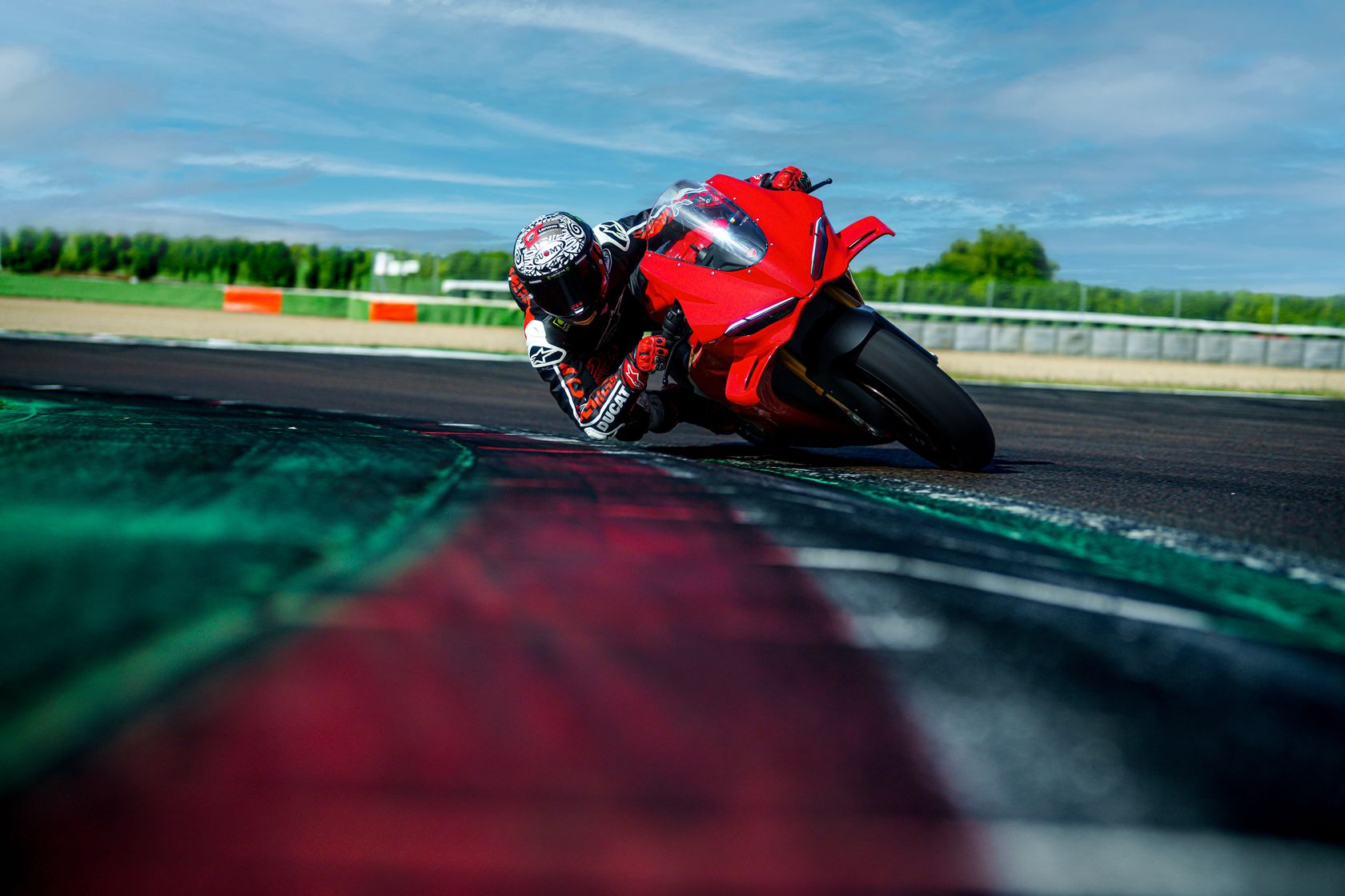 Tableau de bord Ducati Panigale V4 2025 sur l'angle