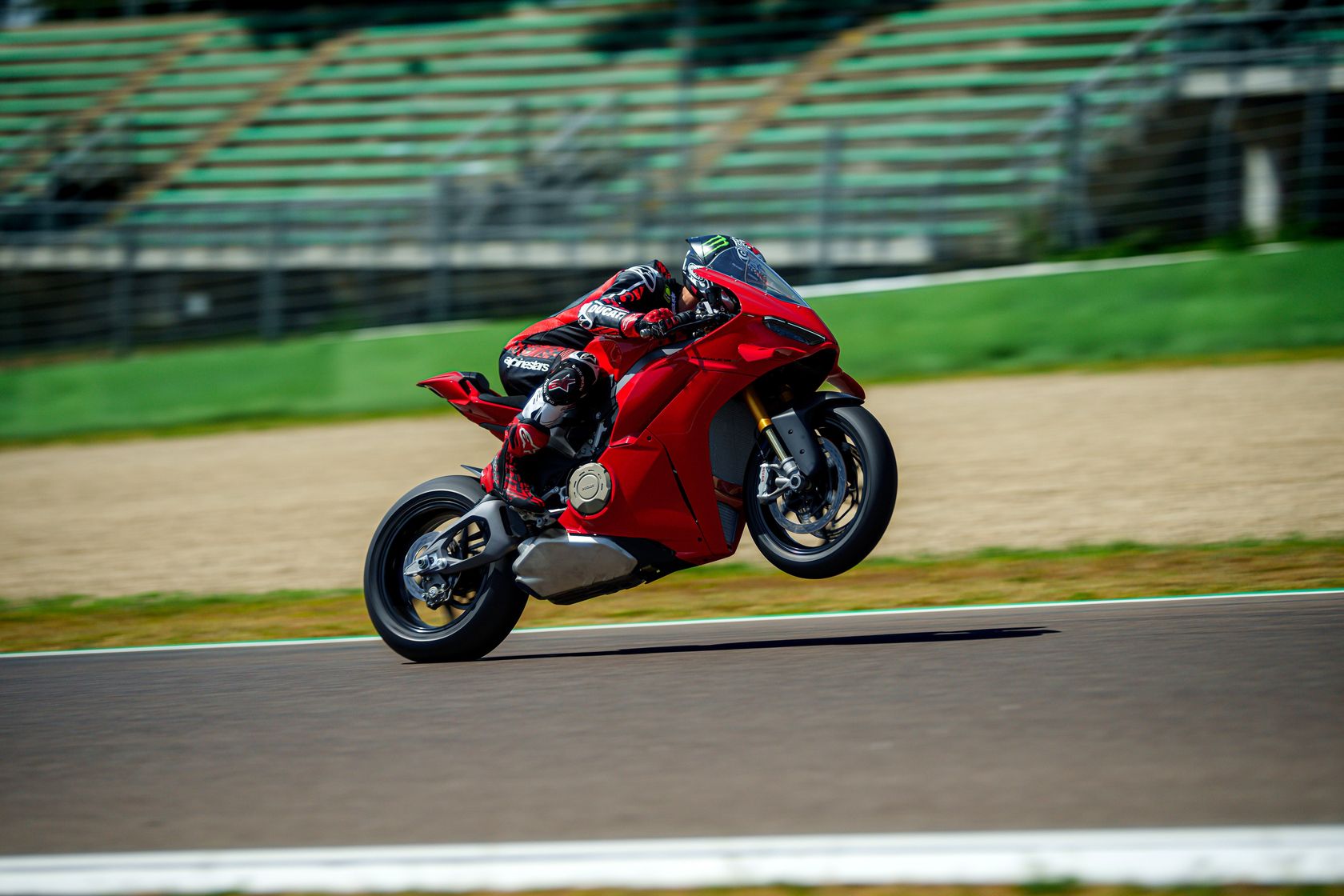 Ducati Panigale V4 2025 en wheeling