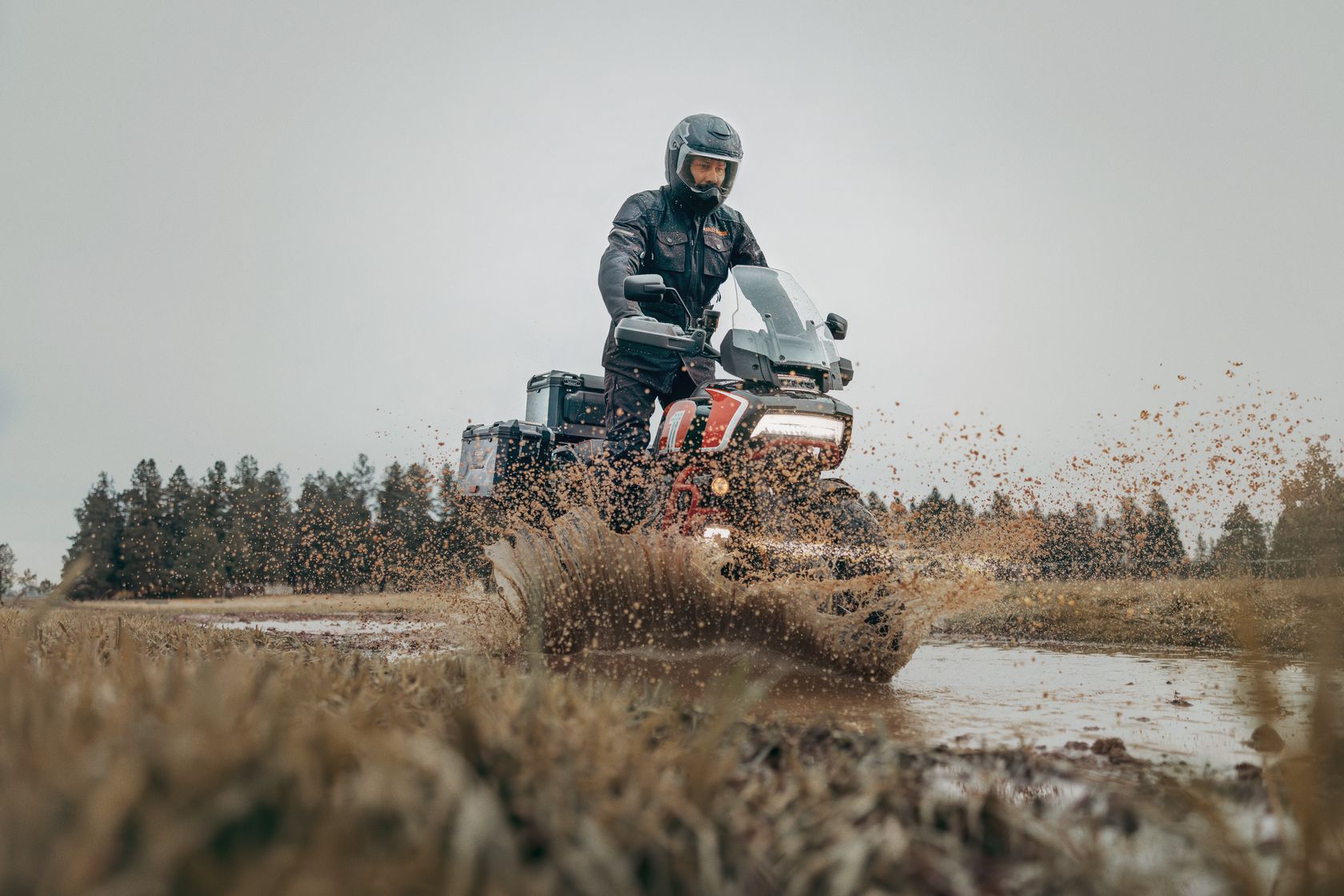 Harley Davidson CVO Pan America 2024 dans l'eau