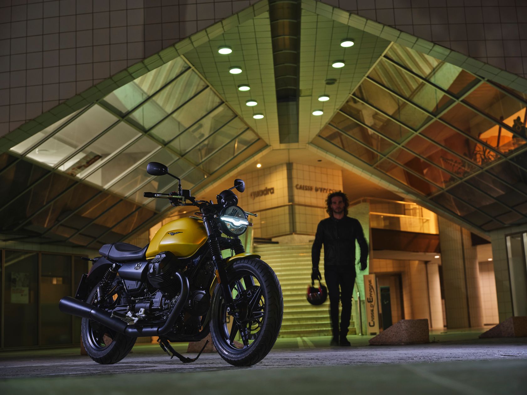 Signature lumineuse Moto Guzzi V7 Stone 2024