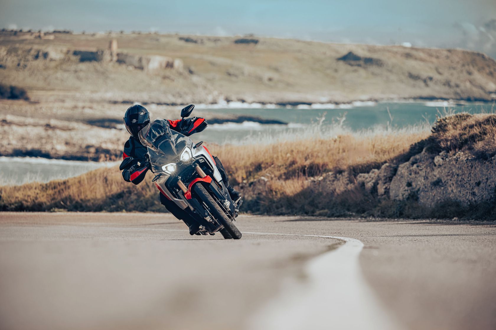 MV Agusta LXP Enduro Veloce 2024 sur l'angle