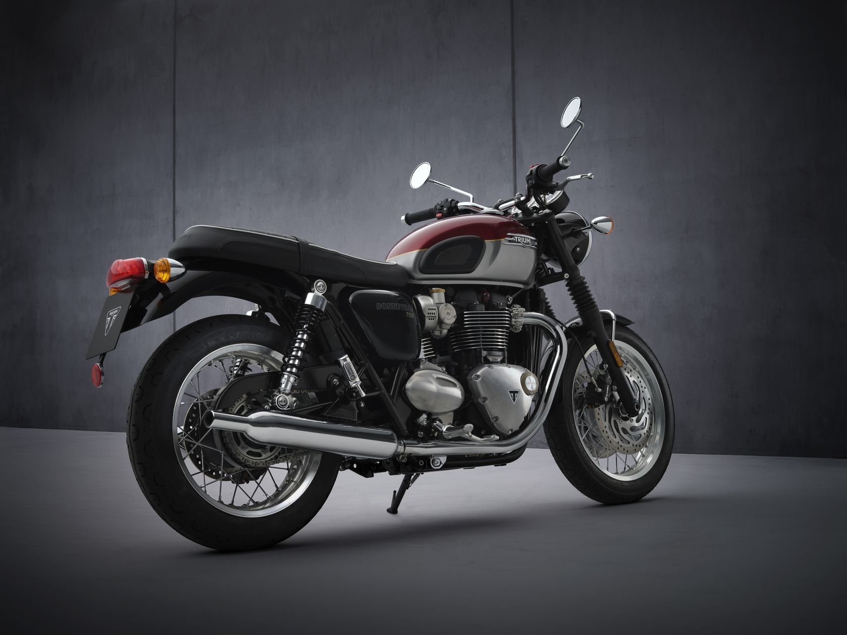 Triumph Bonneville T120 2024 vue arrière droit